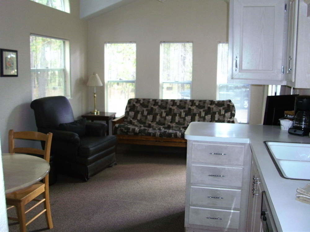 Bend-Sunriver Camping Resort Studio Cabin 6 Екстер'єр фото